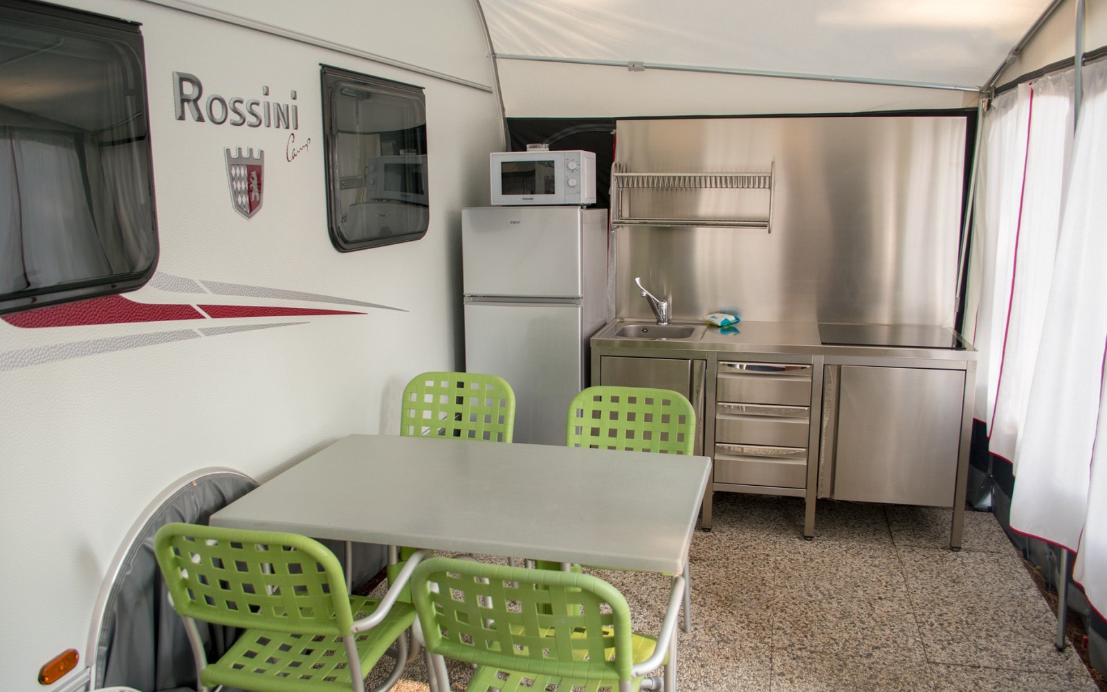 2-Caravan-Tabbert-Veranda-Küche-Cavallino-Jesolo-Camping