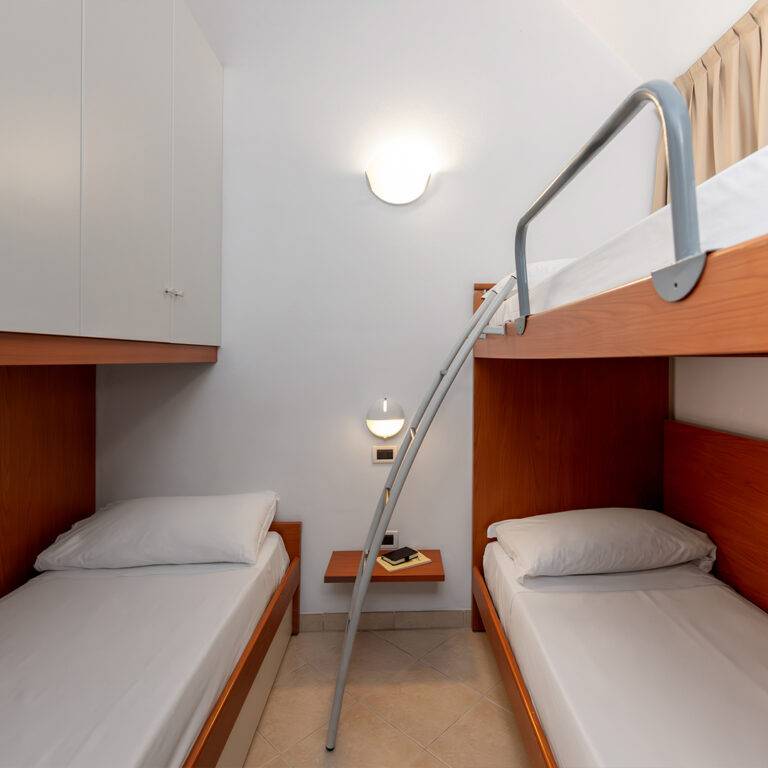 06_Bungalow_Garden-Central-1