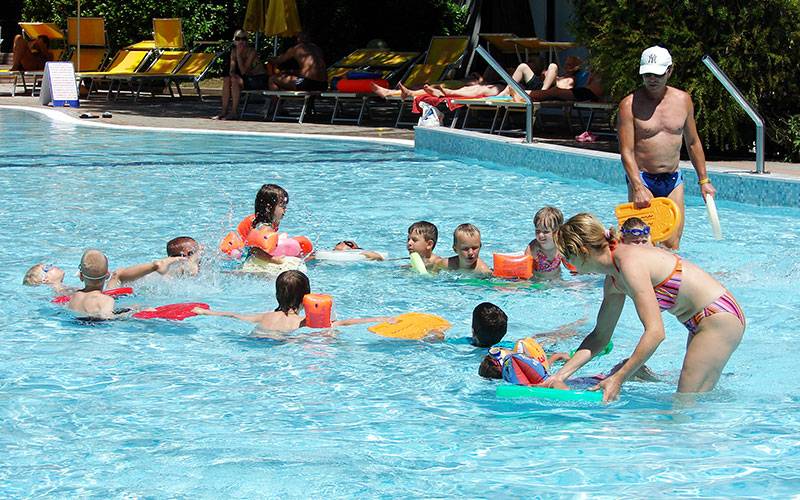 4-Scuola-nuoto-Camping-Viollage-Dei-Fiori