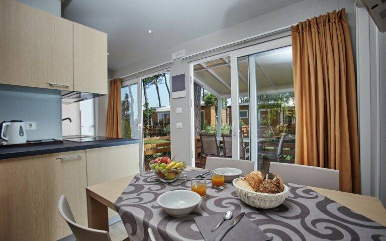 6-Moderne-Kuche-Chalet-Natura-Camping-Village-Dei-Fiori