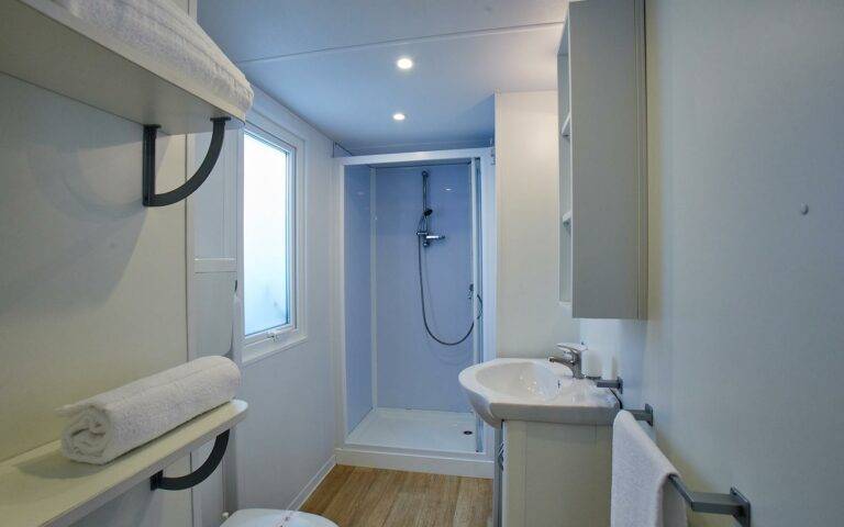 8-Bathroom-in-campsite