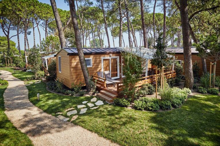 Chalet Natura immerso nella pineta al Camping Village Dei Fiori
