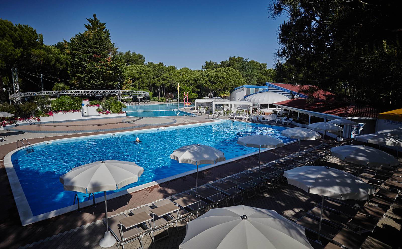 3-Swimming-complex-Dei-Fiori-Cavallino